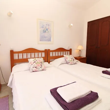 Vivenda Camelia V3 Com Piscina Em - Algarve