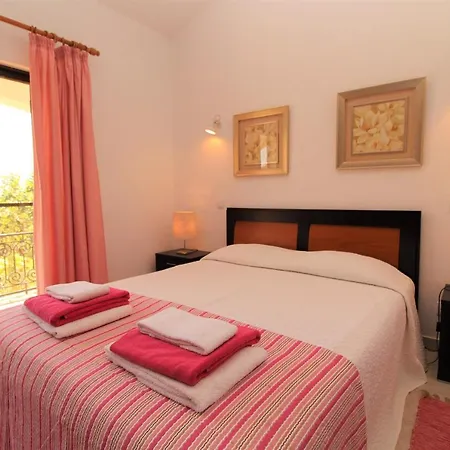 Villa Vivenda Camelia V3 Com Piscina Em - Algarve *